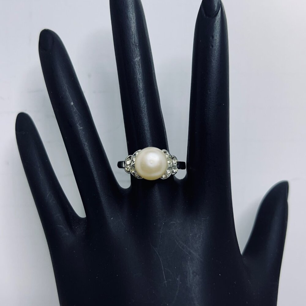 Silver Tone Faux Pearl And Clear Rhinestone Ring Size 5 1/2 (R442)